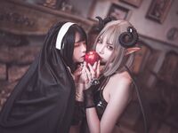 極品姐妹花Raku Haruka高清私拍▌林檎▌魅魔與修女 閨蜜懷中盡享嫩穴抽插快感 羞恥高潮