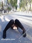 重磅推薦！淫盪肥臀人妻母狗【見過騷的 沒見過這么騷的】喜歡戶外露出，喜歡被很多男人操