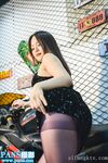 明星氣質PANS人氣女神反差小姐姐【李沫】露逼露奶大膽私拍【機車女郎】攝影師說你奶頭露出來了