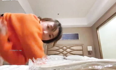 最新《瘋狂抖音》外篇之《抖音擦邊2》顏值主播各顯神通 閃現走光 刷邊尿尿熱舞 扣逼漏奶 (200)